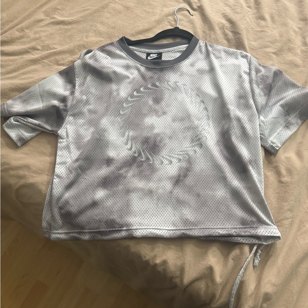 Women’s Nike Mesh Crop with drawstring Size Small